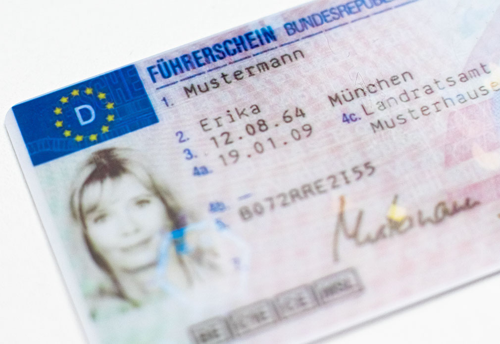 Was Kostet Es Einen Neuen Führerschein Zu Beantragen Führerscheinkontrolle: Namensänderung im Führerschein Pflicht?